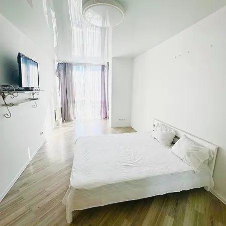 стрийська 45а жк леви міста автовокзал гашека наукова кінг кросс Apartment *